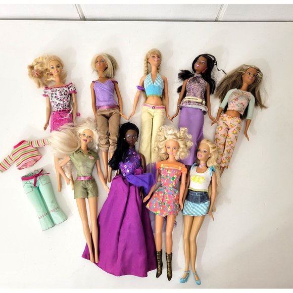 1990s Barbie Lot with Clothes Nine Dolls - Picture 7 of 7